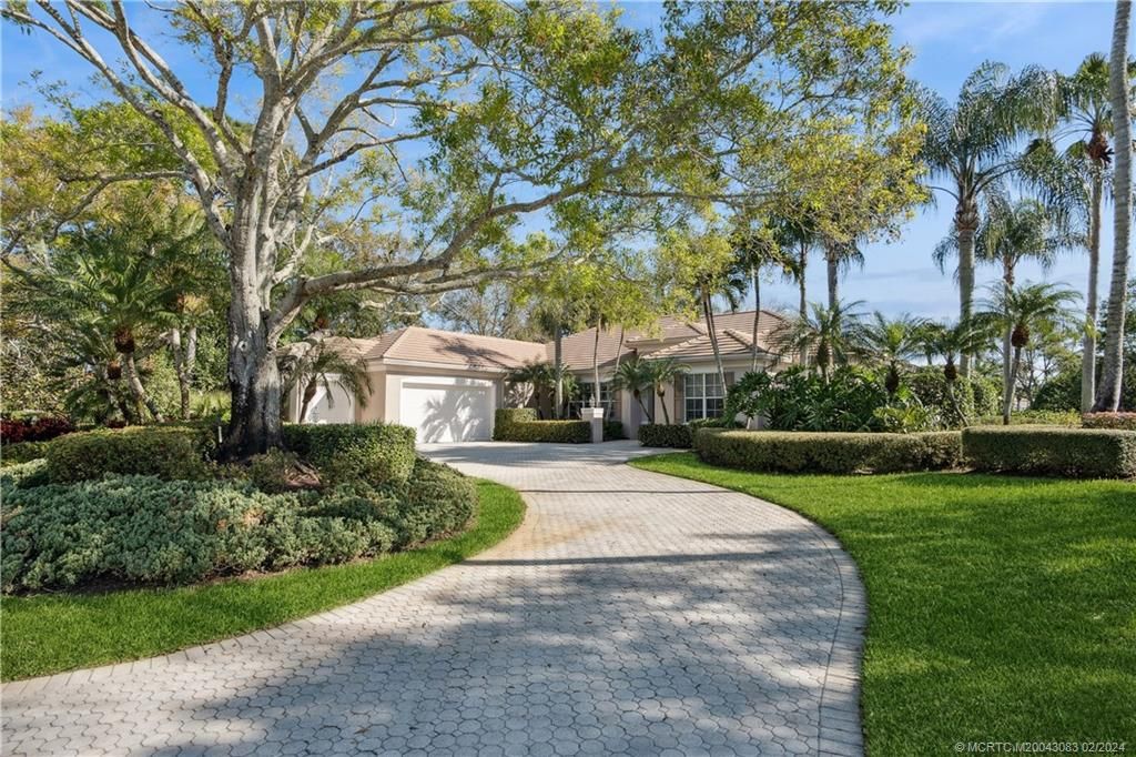 Photo of 4313 SE Waterford Drive, Stuart, FL 34997 (MLS # M20043083)