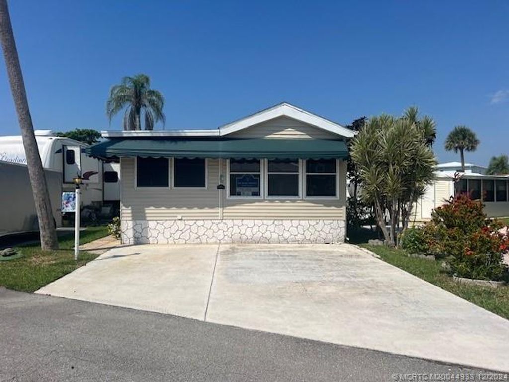 Photo of 131 Nettles Boulevard, Jensen Beach, FL 34957 (MLS # M20044933)