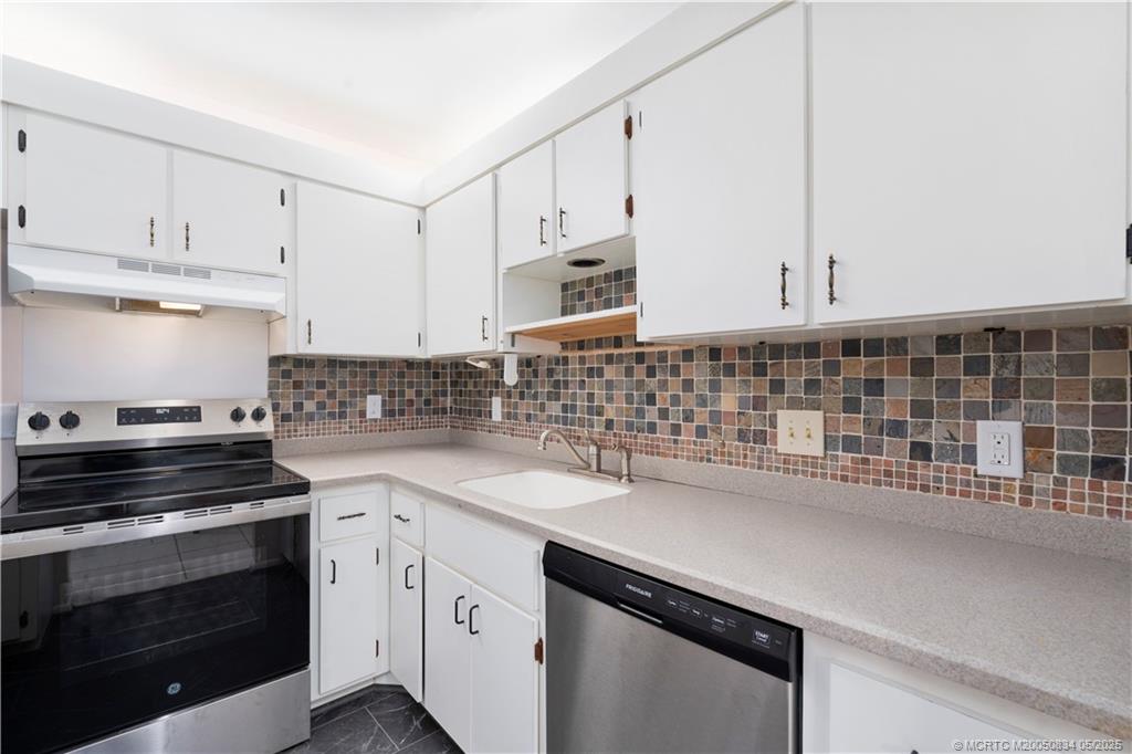 Stuart, Florida 34994, United States, 1 Bedroom Bedrooms, ,1 BathroomBathrooms,Residential,Active,141556