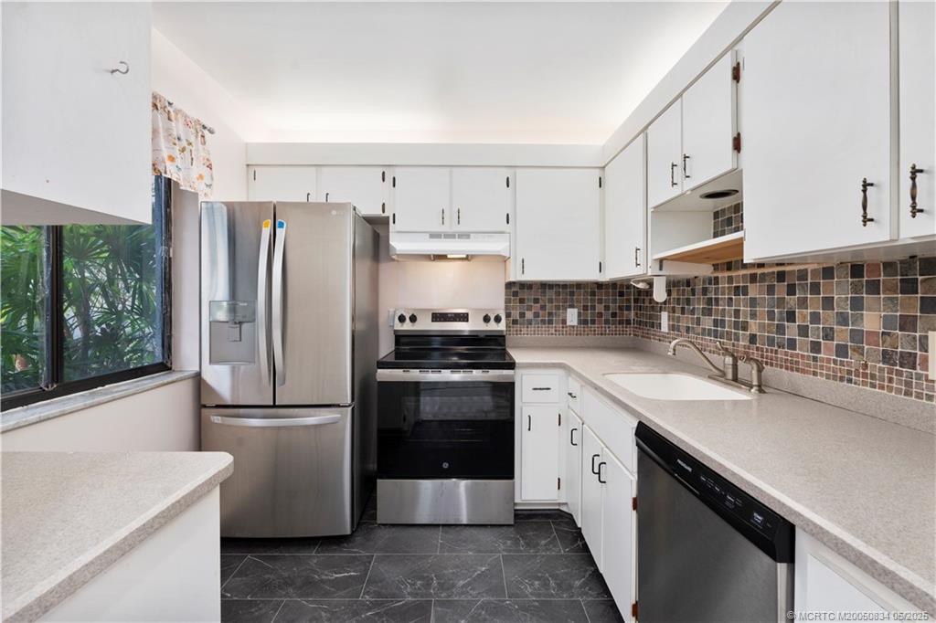 Stuart, Florida 34994, United States, 1 Bedroom Bedrooms, ,1 BathroomBathrooms,Residential,Active,141556