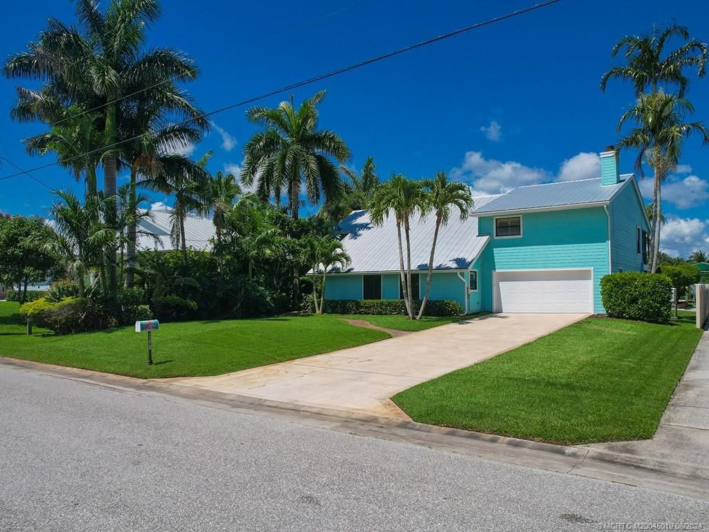 Photo of 682 SW Pine Tree Lane, Palm City, FL 34990 (MLS # M20045019)