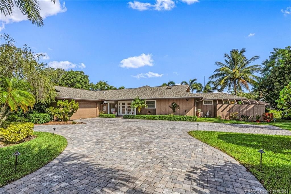 Photo of 4299 SE Whiticar Way, Stuart, FL 34997 (MLS # M20040104)