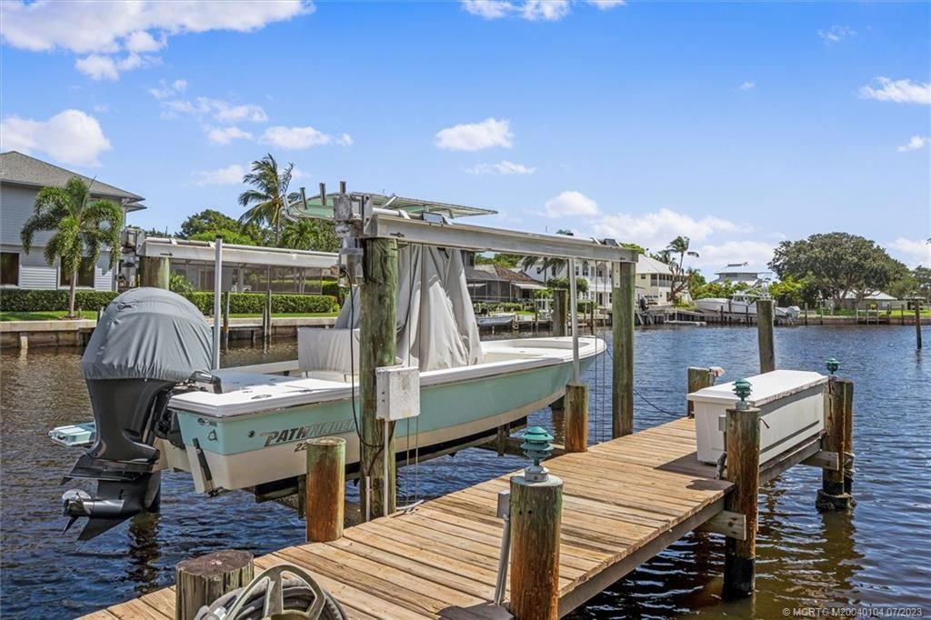 Photo of 4299 SE Whiticar Way, Stuart, FL 34997 (MLS # M20040104)