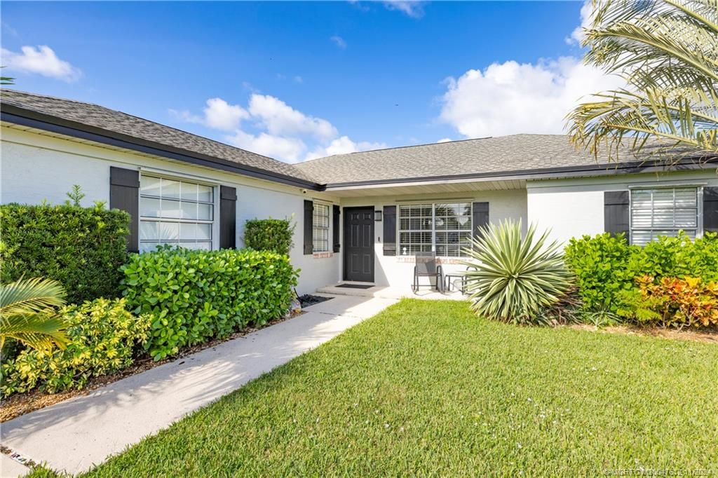 Photo of 211 Wandering Trail, Jupiter, FL 33458 (MLS # M20047612)