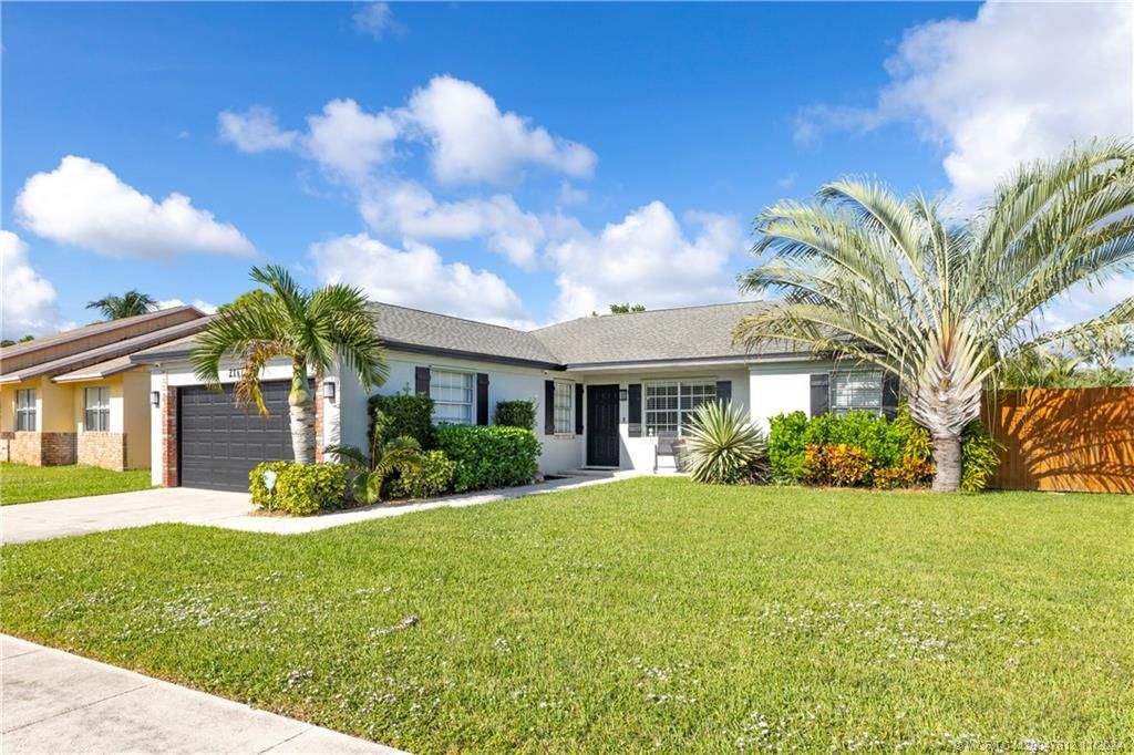 Photo of 211 Wandering Trail, Jupiter, FL 33458 (MLS # M20047612)