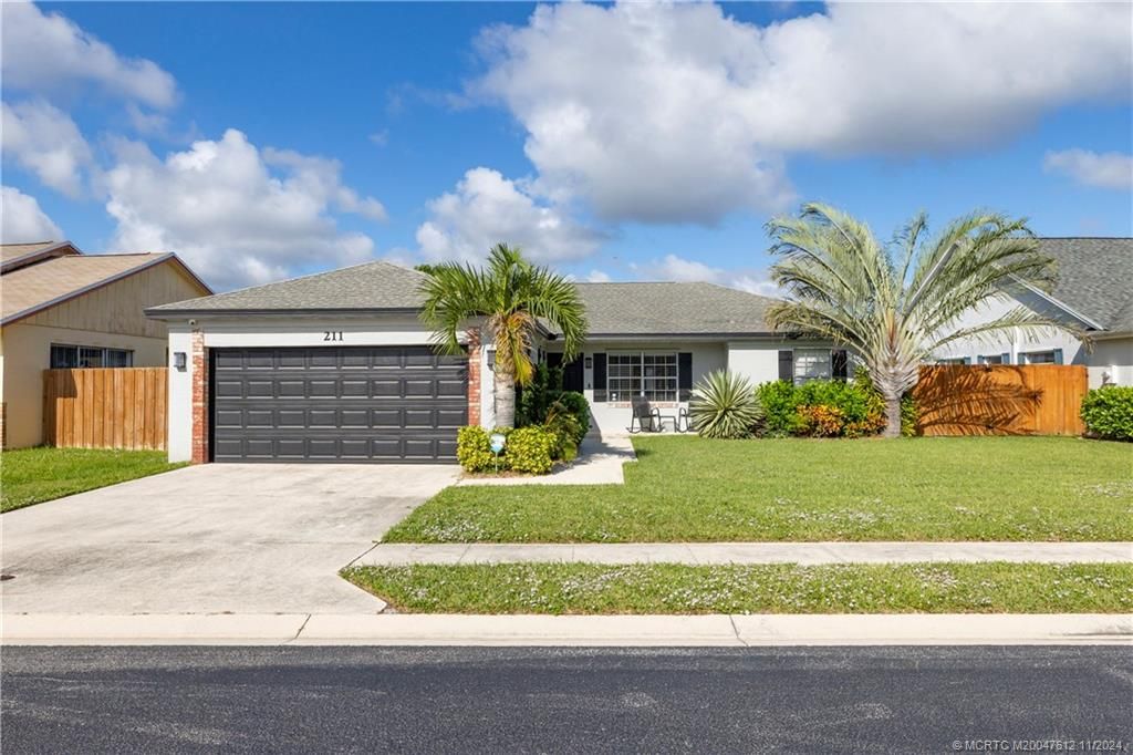 Photo of 211 Wandering Trail, Jupiter, FL 33458 (MLS # M20047612)