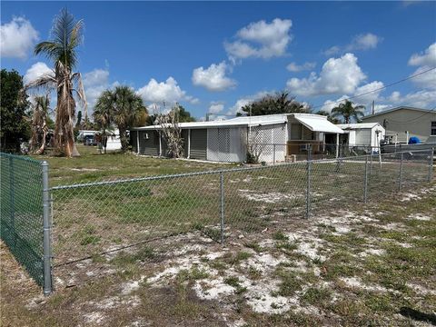 Photo of 1574 NE Oriole Avenue, Stuart, FL 34994 (MLS # M20055478)