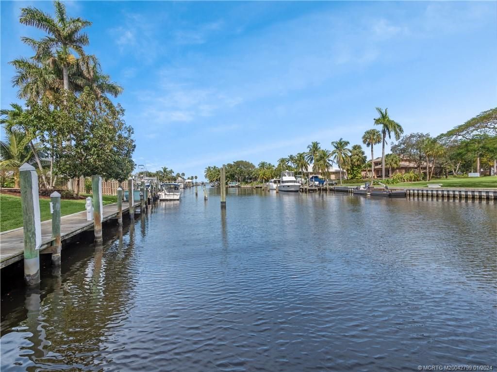 Photo of 1133 SE Osceola Street, Stuart, FL 34996 (MLS # M20042799)