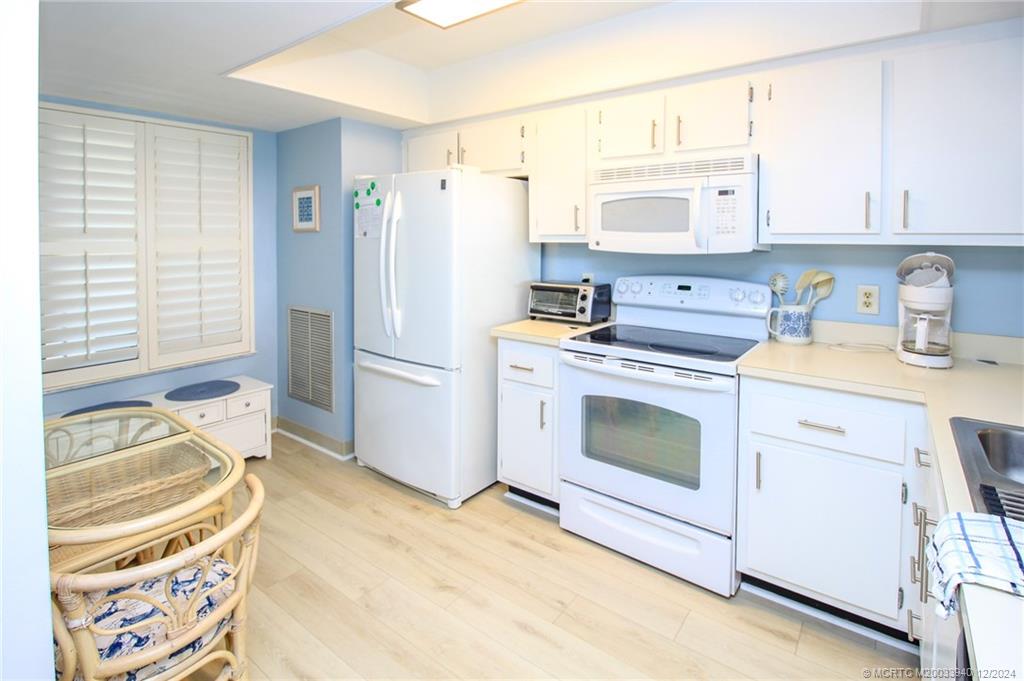 Stuart, Florida 34996, United States, 2 Bedrooms Bedrooms, ,2 BathroomsBathrooms,Residential,Active,74946