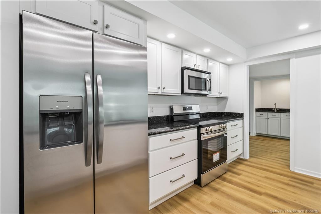 Sewalls Point, Florida, 34996, United States, 4 Bedrooms Bedrooms, ,3 BathroomsBathrooms,Residential,Active,1946306