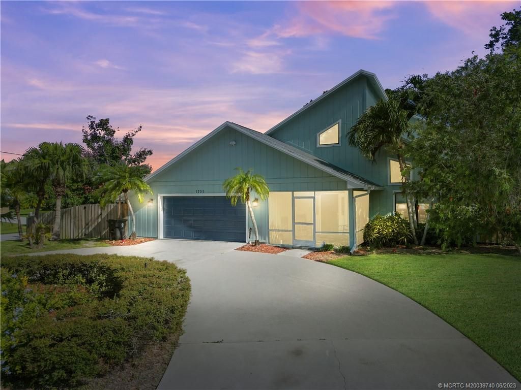 Photo of 1701 SE Ebb Court, Port Saint Lucie, FL 34952 (MLS # M20039740)