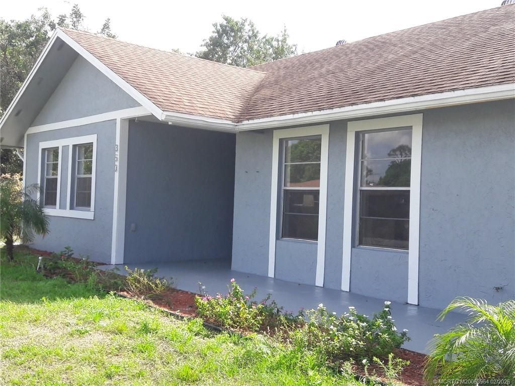 Photo of 350 NE Granduer Avenue, Port Saint Lucie, FL 34983 (MLS # M20053964)