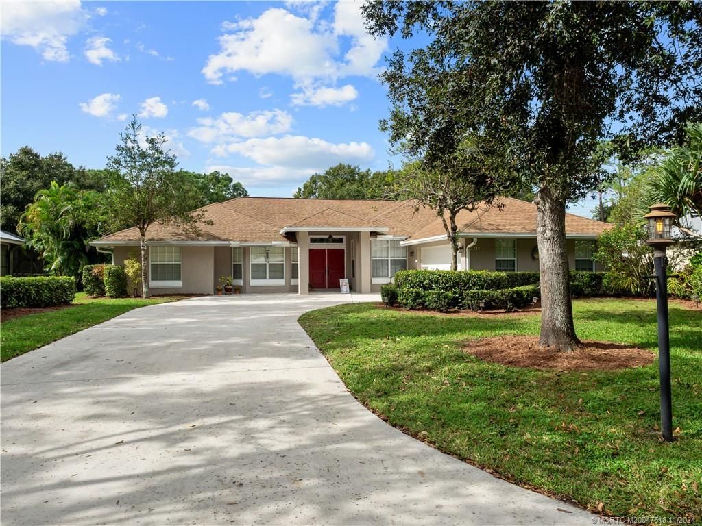 Photo of 2111 SW Danforth Circle, Palm City, FL 34990 (MLS # M20047518)