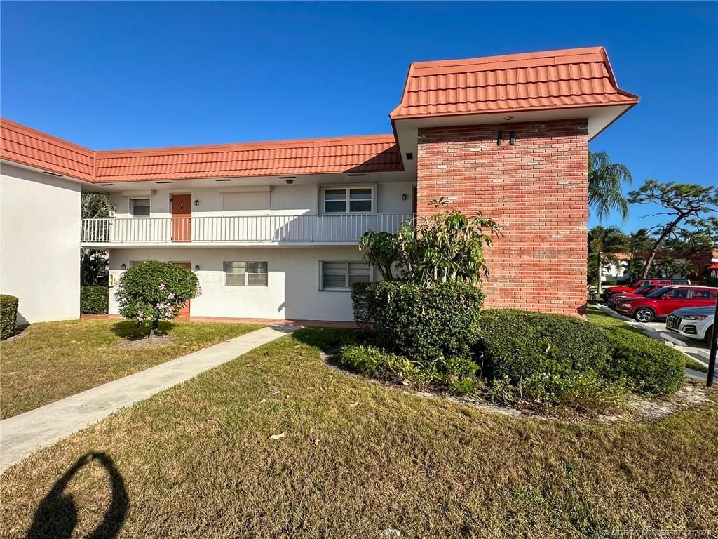 Photo of 2600 SE Ocean Boulevard #II1, Stuart, FL 34996 (MLS # M20053397)