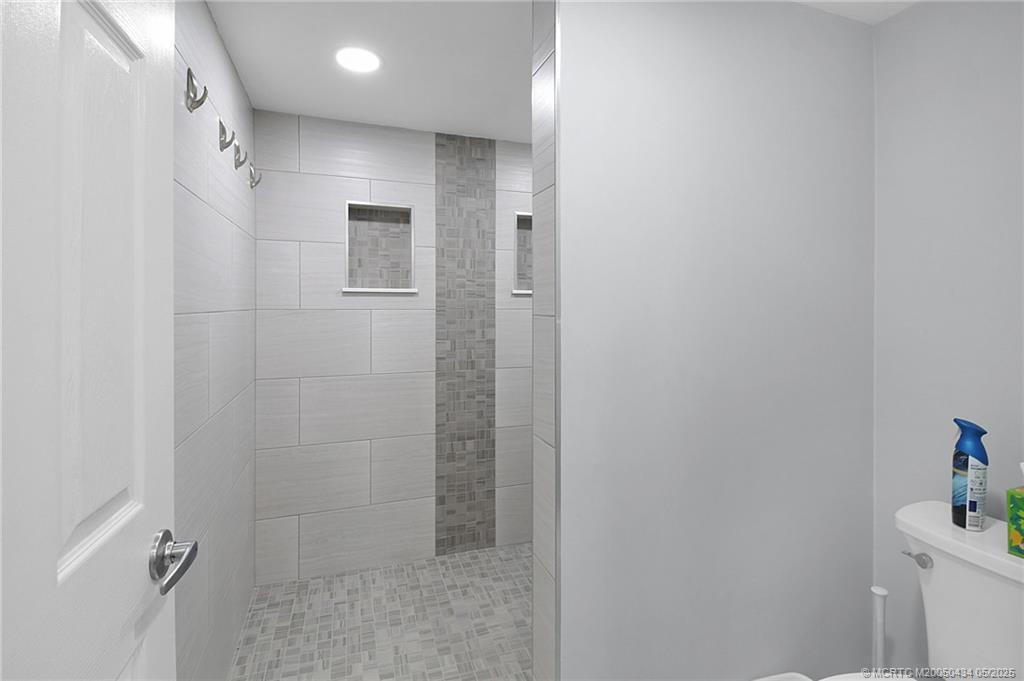 Jensen Beach, Florida 34957, United States, 2 Bedrooms Bedrooms, ,2 BathroomsBathrooms,Residential,Active,122880