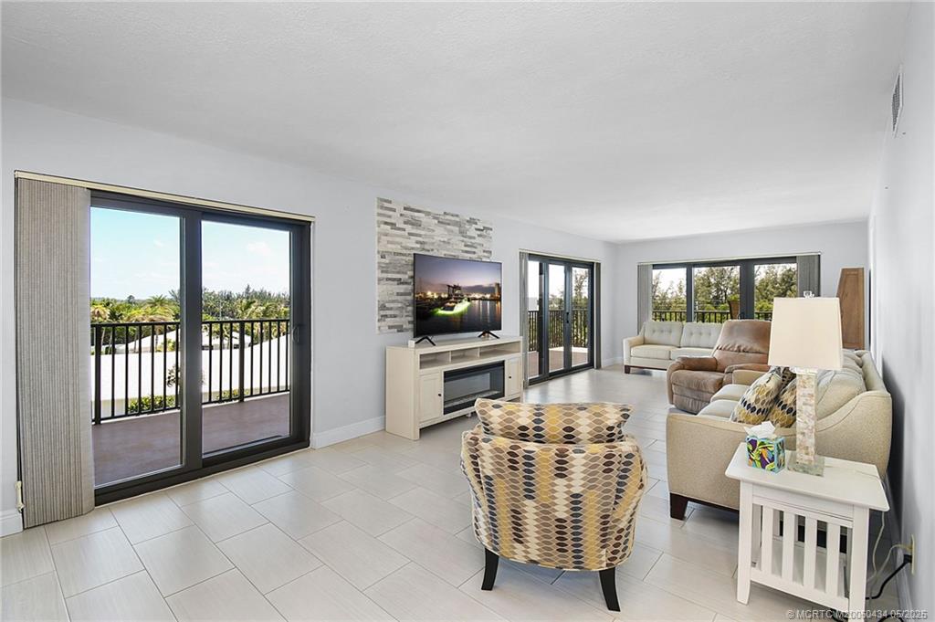 Jensen Beach, Florida 34957, United States, 2 Bedrooms Bedrooms, ,2 BathroomsBathrooms,Residential,Active,122880