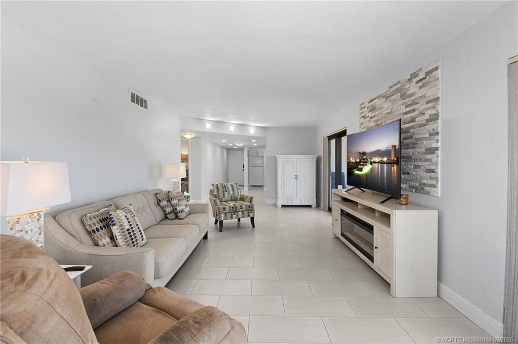 Jensen Beach, Florida 34957, United States, 2 Bedrooms Bedrooms, ,2 BathroomsBathrooms,Residential,Active,122880