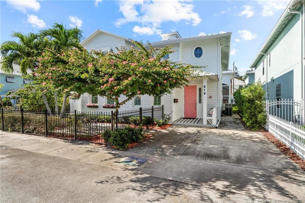 Photo of 516 SW Camden Avenue, Stuart, FL 34994 (MLS # M20053496)