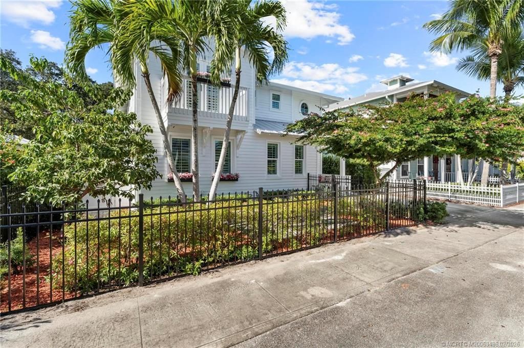 Photo of 516 SW Camden Avenue, Stuart, FL 34994 (MLS # M20053496)