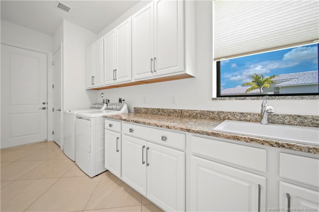 Palm City, Florida, 34990, United States, 3 Bedrooms Bedrooms, ,4 BathroomsBathrooms,Residential,Active,1903241