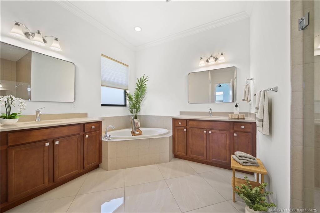 Palm City, Florida, 34990, United States, 3 Bedrooms Bedrooms, ,4 BathroomsBathrooms,Residential,Active,1903241