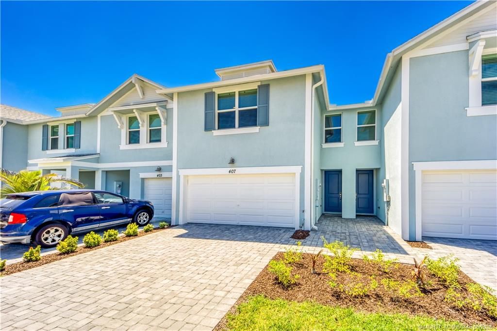 Photo of 407 Salisbury Circle, Fort Pierce, FL 34982 (MLS # M20050445)
