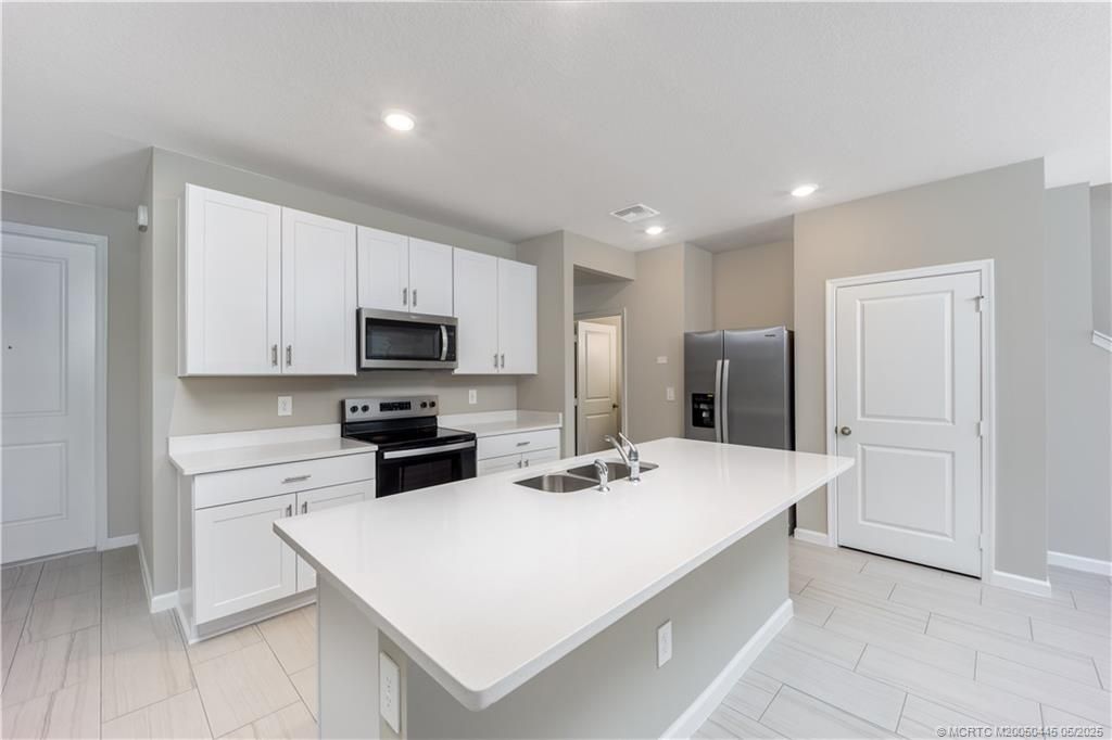 Photo of 407 Salisbury Circle, Fort Pierce, FL 34982 (MLS # M20050445)