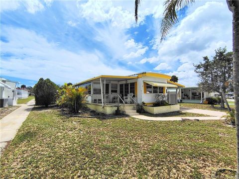 Mobile Home For Sale - 2465 SE Penny Lane<br/> Martin County, Stuart, FL 34994