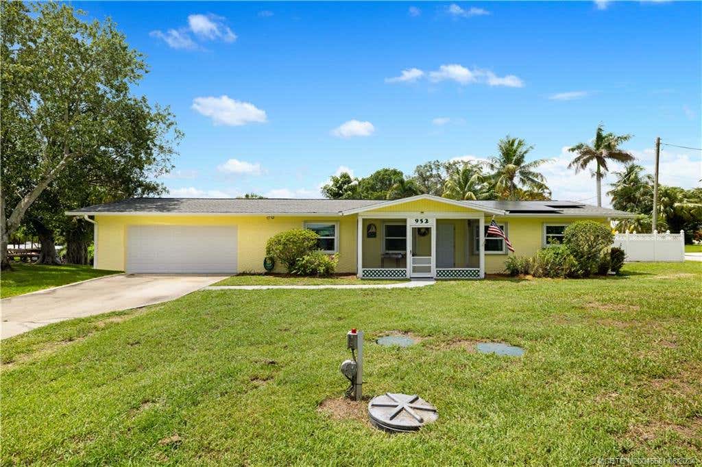 Photo of 952 SW 37th Terrace, Palm City, FL 34990 (MLS # M20045581)