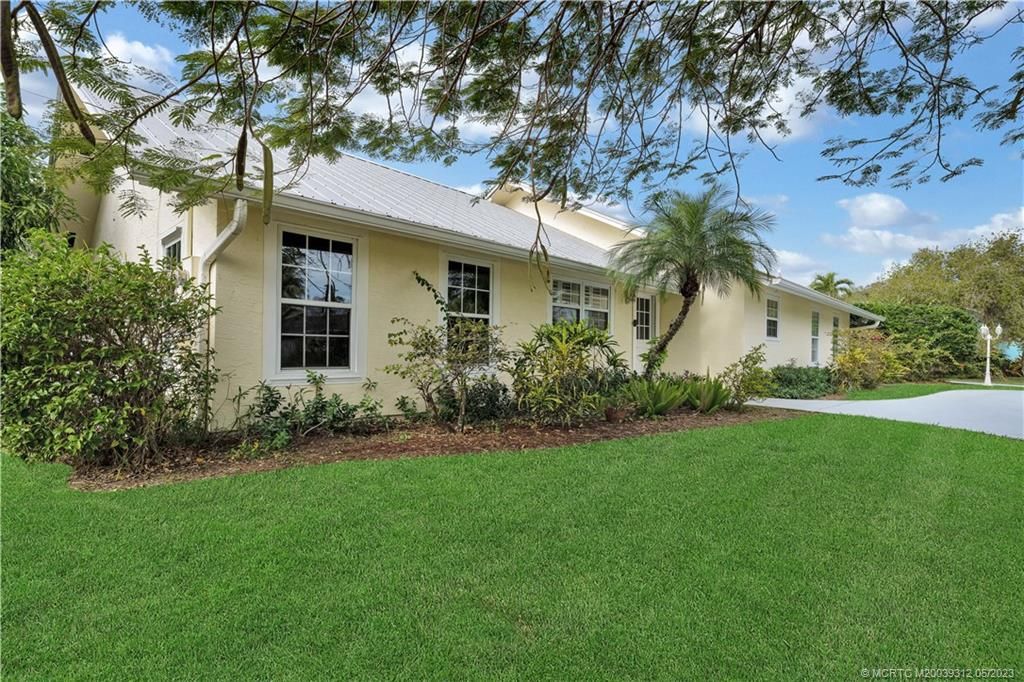 Photo of 3093 SE Quanset Circle, Stuart, FL 34997 (MLS # M20039312)