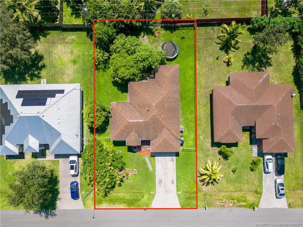Photo of 2128 SE Broward Terrace, Port Saint Lucie, FL 34952 (MLS # M20041049)