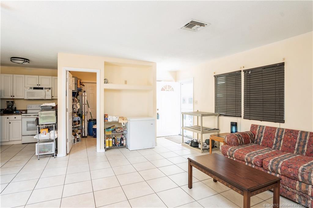 Port Saint Lucie, Florida 34952, United States, 2 Bedrooms Bedrooms, ,1 BathroomBathrooms,Residential,Pending,42853