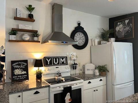 Mobile Home For Sale - 2555 Pga Boulevard #157<br/> Palm Beach County, Palm Beach Gardens, FL 33410