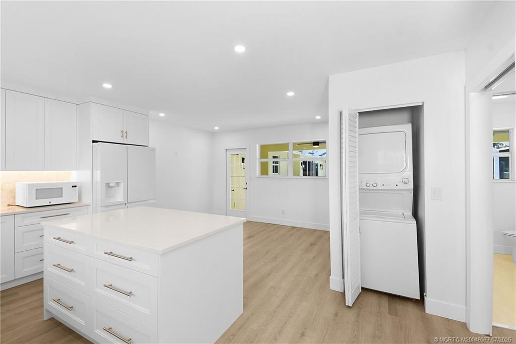 Stuart, Florida 34994, United States, 4 Bedrooms Bedrooms, ,4 BathroomsBathrooms,Residential,Active,79376