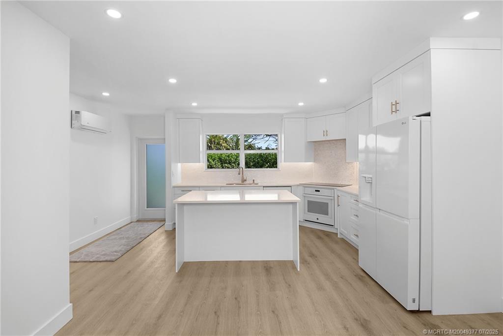 Stuart, Florida 34994, United States, 4 Bedrooms Bedrooms, ,4 BathroomsBathrooms,Residential,Active,79376