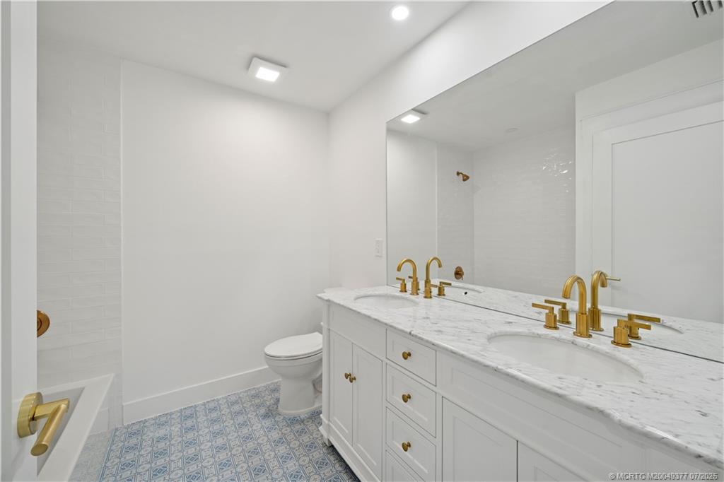 Stuart, Florida 34994, United States, 4 Bedrooms Bedrooms, ,4 BathroomsBathrooms,Residential,Active,79376