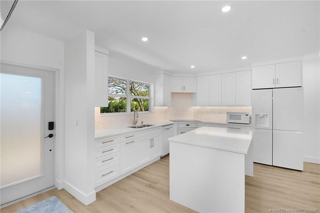 Stuart, Florida 34994, United States, 4 Bedrooms Bedrooms, ,4 BathroomsBathrooms,Residential,Active,79376