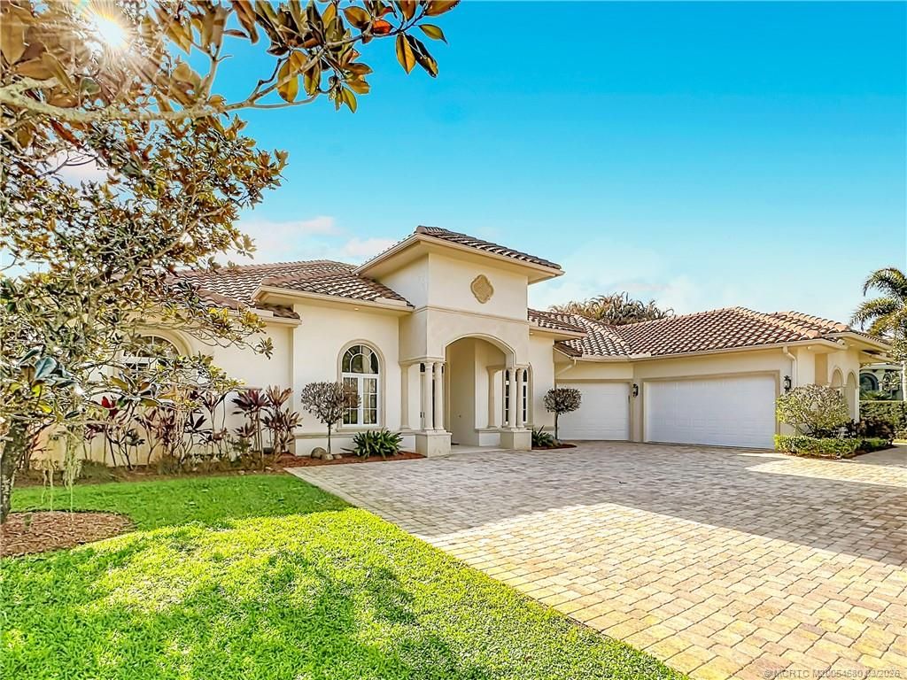 Photo of 11550 SE Plandome Drive, Hobe Sound, FL 33455 (MLS # M20054680)