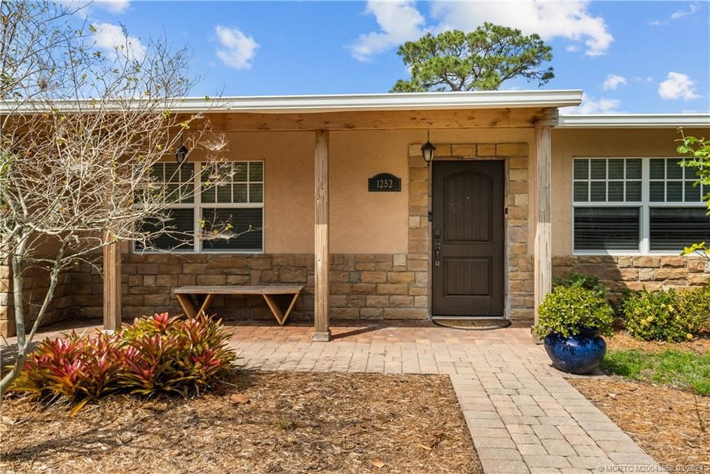 Photo of 1252 SE Madison Avenue, Stuart, FL 34996 (MLS # M20043952)