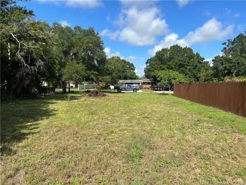 Photo of 906 S 17th Street, Fort Pierce, FL 34950 (MLS # M20051928)