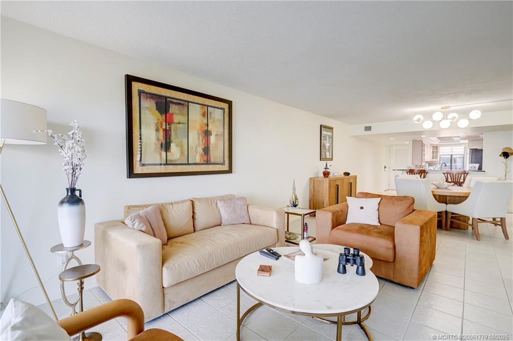 Stuart, Florida 34996, United States, 2 Bedrooms Bedrooms, ,2 BathroomsBathrooms,Residential,Active,191834