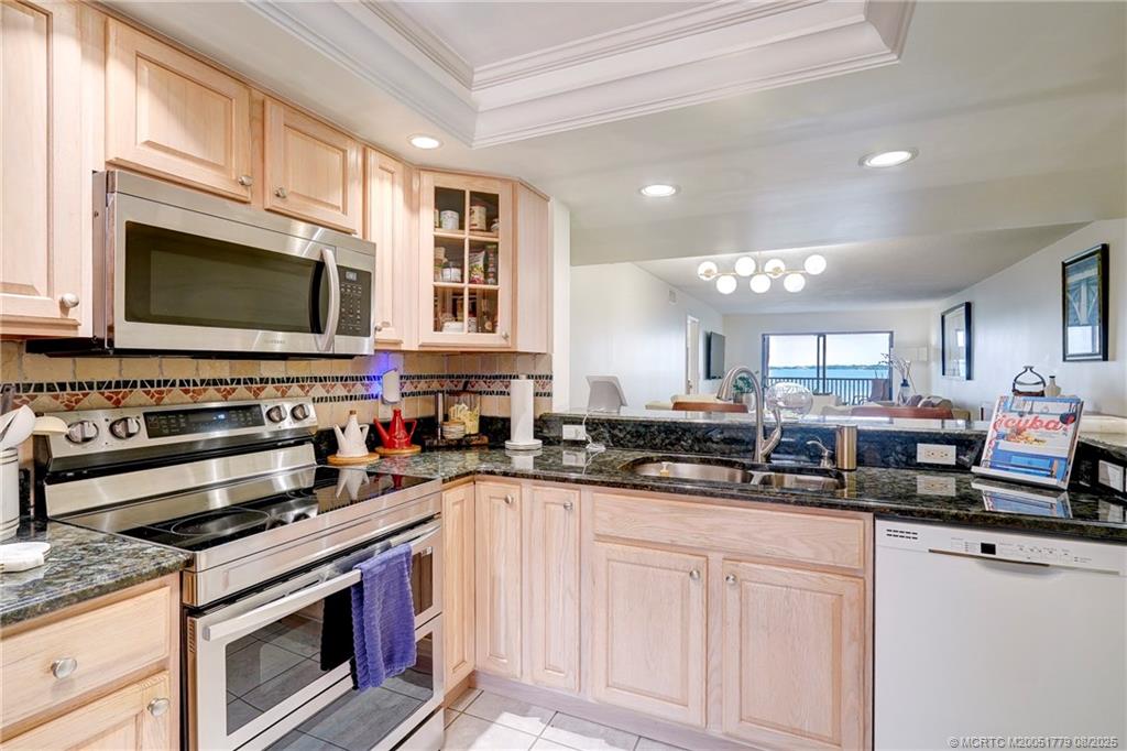 Stuart, Florida 34996, United States, 2 Bedrooms Bedrooms, ,2 BathroomsBathrooms,Residential,Active,191834