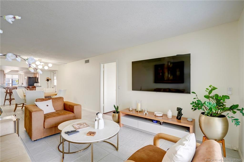 Stuart, Florida 34996, United States, 2 Bedrooms Bedrooms, ,2 BathroomsBathrooms,Residential,Active,191834