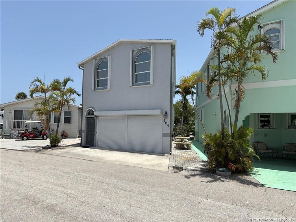 Photo of 905 Nettles Boulevard, Jensen Beach, FL 34957 (MLS # M20052323)