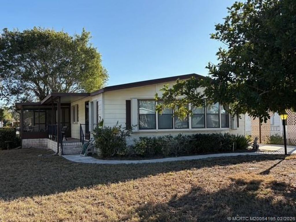 Photo of 2592 SW Thunderbird Trail, Stuart, FL 34997 (MLS # M20054195)