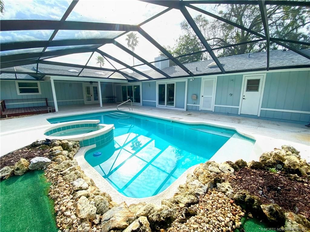 Photo of 550 NE Town Terrace, Jensen Beach, FL 34957 (MLS # M20041300)