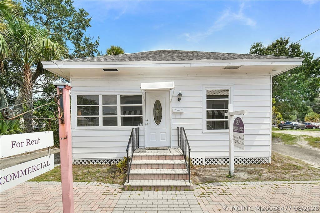 Photo of 309 SE Denver Avenue, Stuart, FL 34994 (MLS # M20056477)