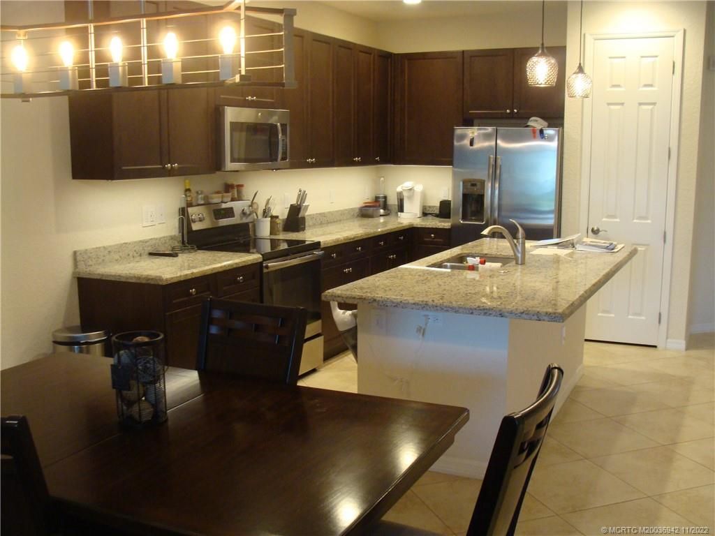 Photo of 524 SW Glen Crest Way, Stuart, FL 34997 (MLS # M20036942)