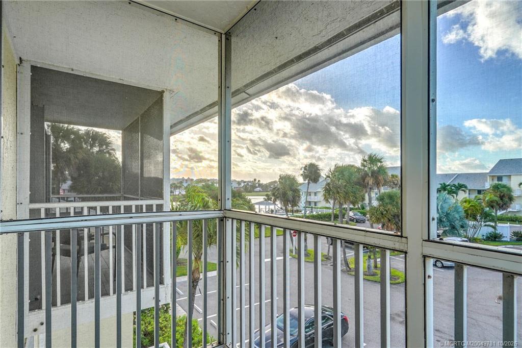 Stuart, Florida 34996, United States, 2 Bedrooms Bedrooms, ,3 BathroomsBathrooms,Residential,Active,93242