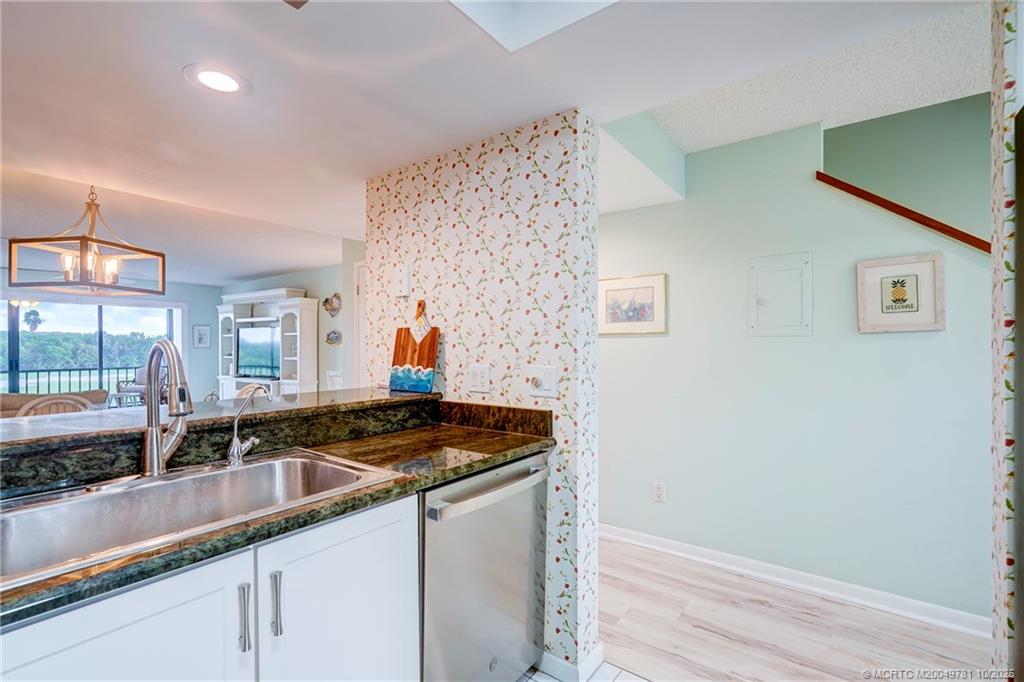 Stuart, Florida 34996, United States, 2 Bedrooms Bedrooms, ,3 BathroomsBathrooms,Residential,Active,93242